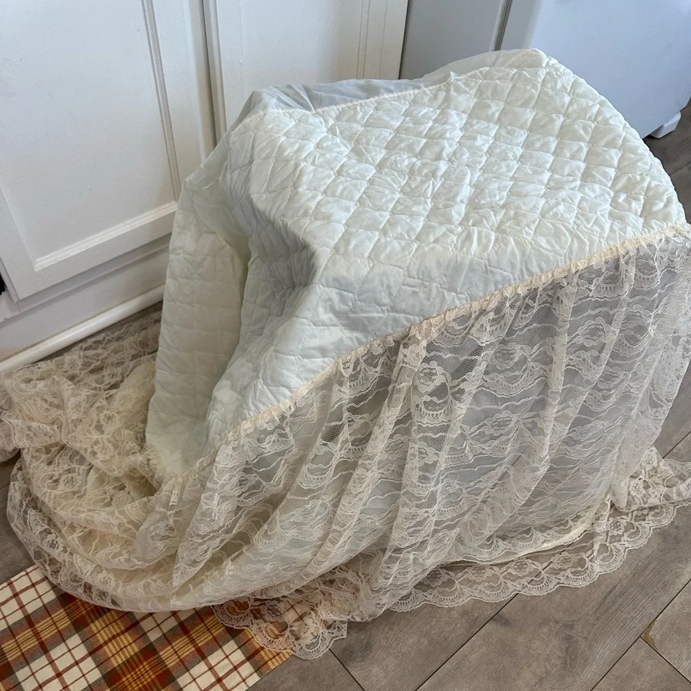 Vintage 1970s Winnie the Pooh Bassinet Lace Skirt Baby Nursery Bedding & Book